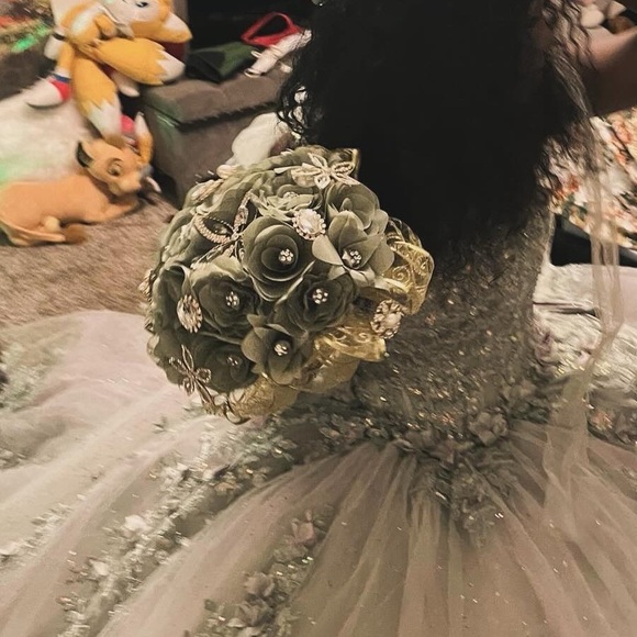 Flowers for sweet 16 dress - Picture 3 of 3